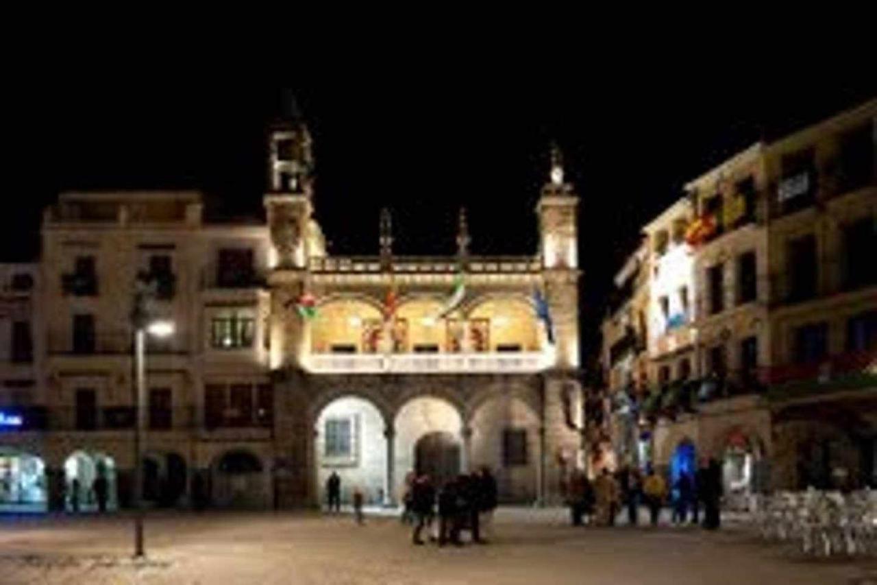 Апартаменты Plasencia Santa Ana Экстерьер фото