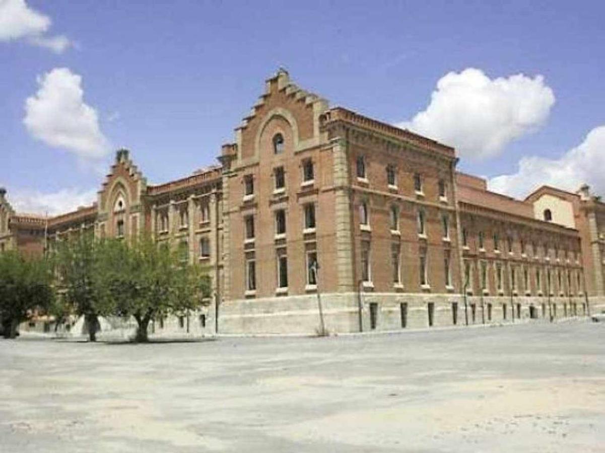Апартаменты Plasencia Santa Ana Экстерьер фото